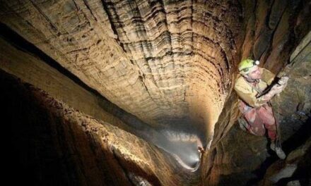“कहीं गहरी गुफा तो कहीं खतरनाक खाई